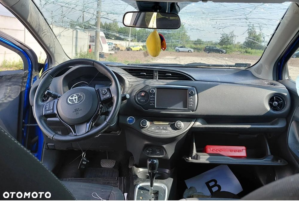Toyota Yaris Hybrid 100 Premium - 6