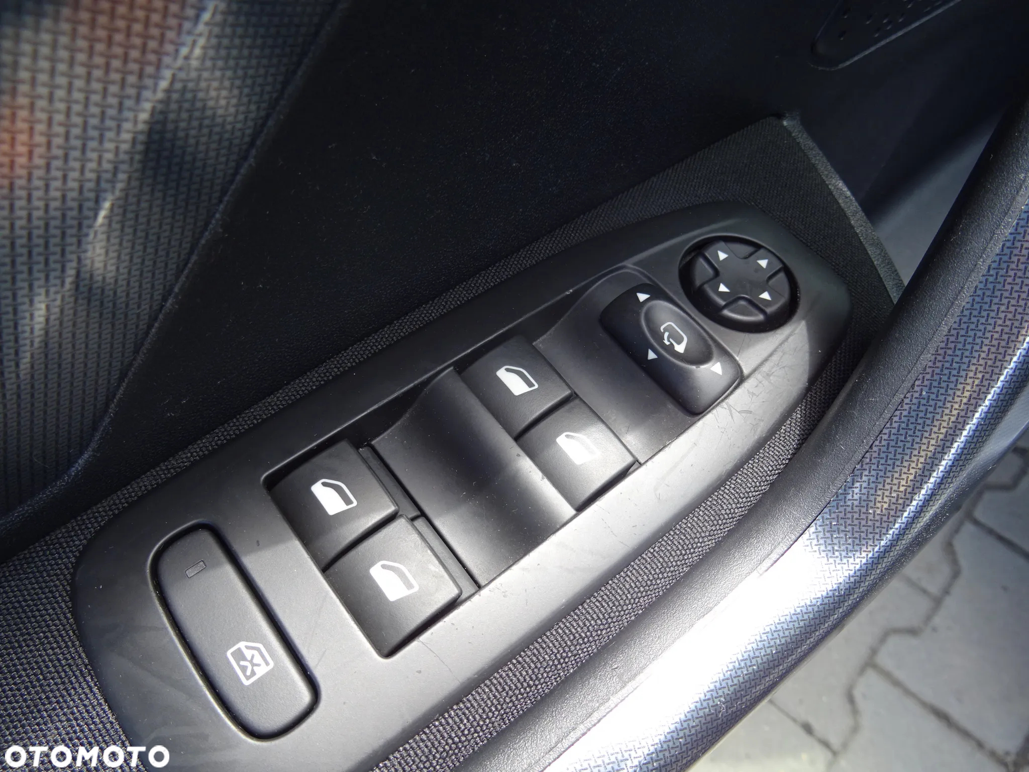 Peugeot 2008 1.2 Pure Tech GPF Allure S&S - 31