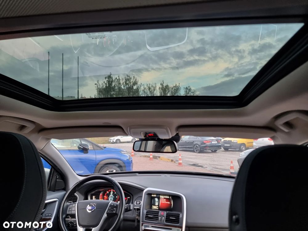 Volvo XC 60 D5 AWD Geartronic Momentum - 13