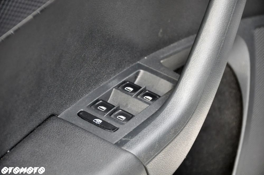 Skoda Octavia Combi 2.0 TDI DSG RS - 40