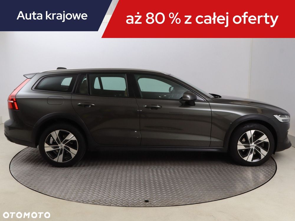 Volvo V60 Cross Country - 8