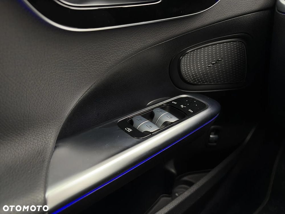 Mercedes-Benz Klasa C 200 mHEV AMG - 32