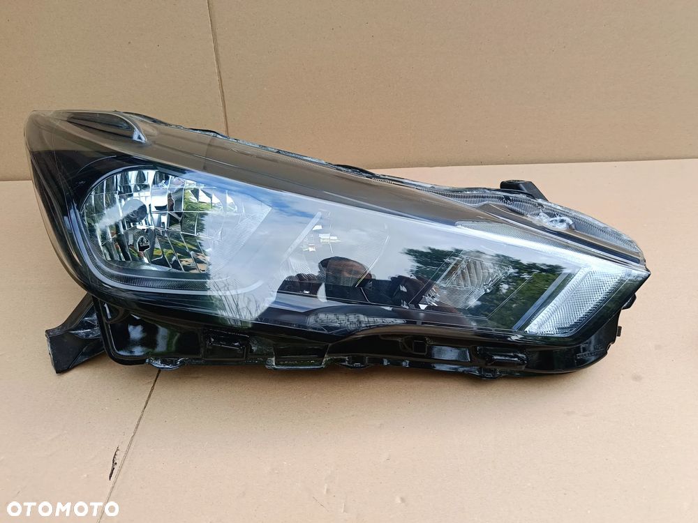 Lampa przednia prawa LED Nissan Micra V 5 K14 oryg 100-18728