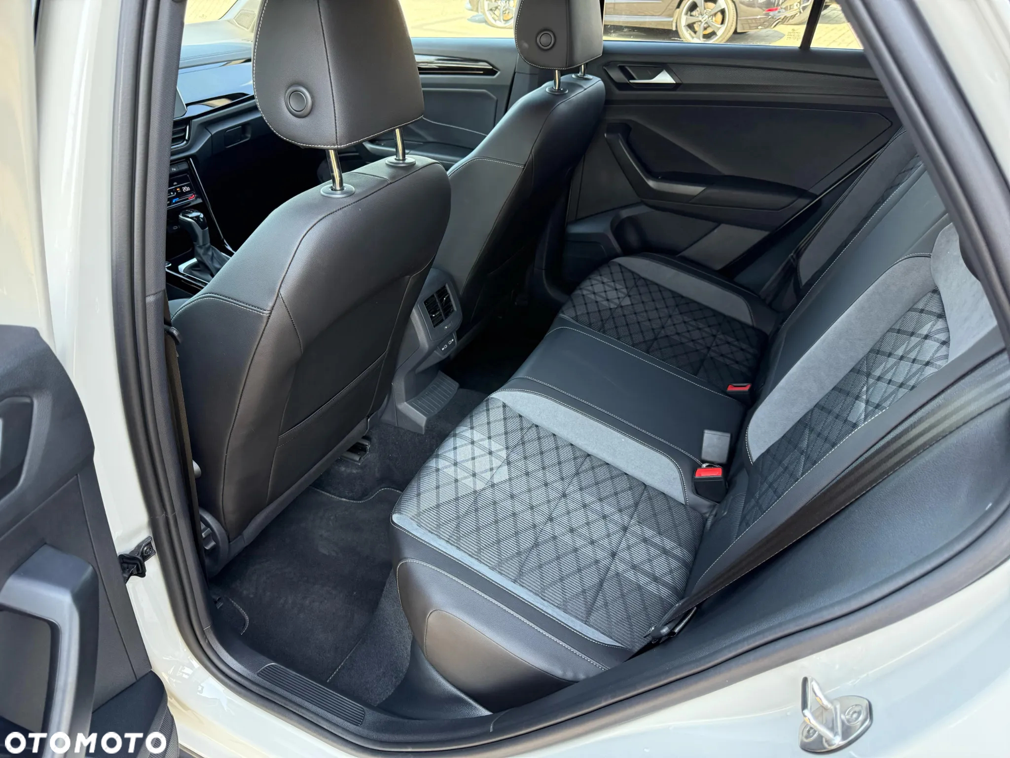 Volkswagen T-Roc 1.5 TSI R-Line DSG - 13