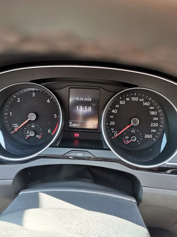 Volkswagen Passat 2.0 TDI DSG Trendline - 17