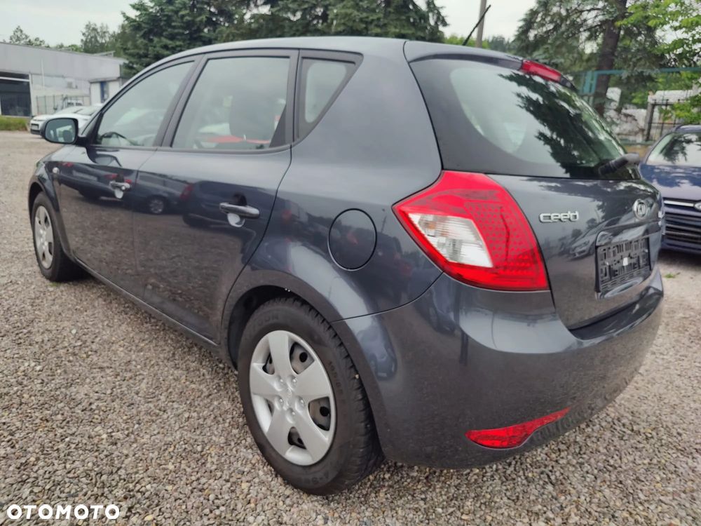 Kia Ceed - 4
