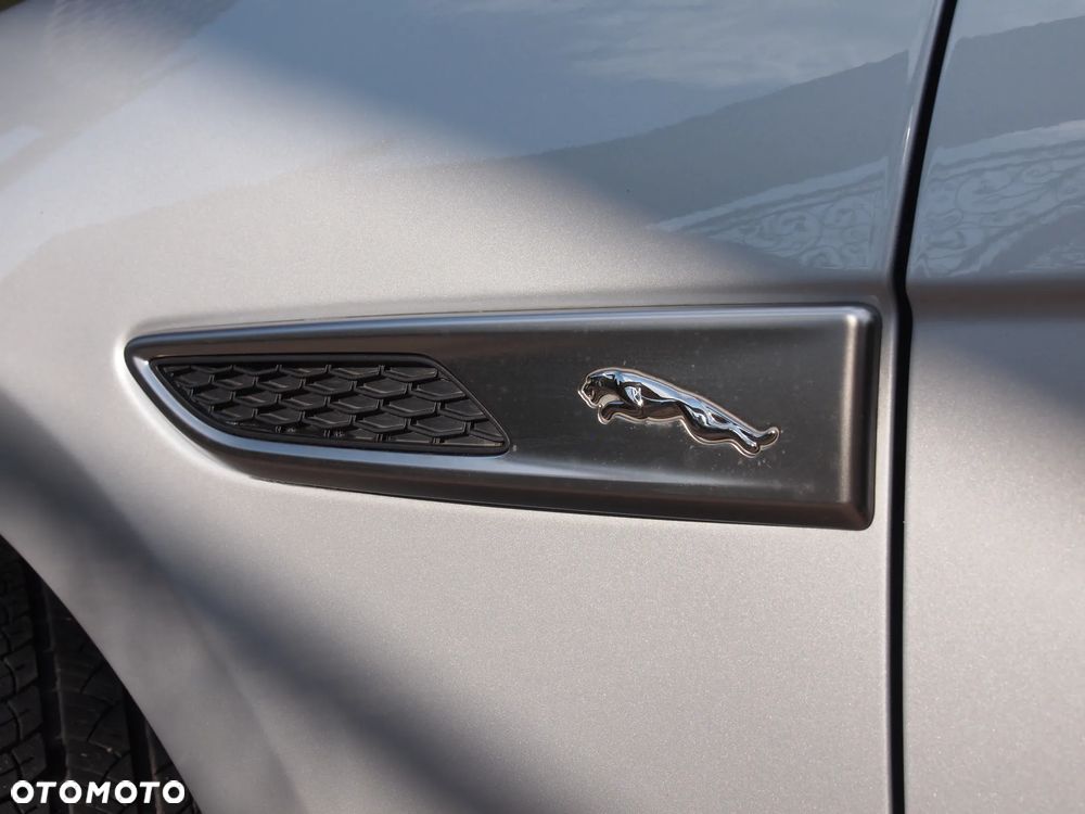 Jaguar F-Pace P250 AWD - 19