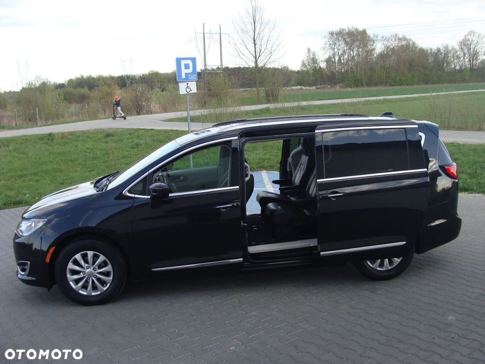 Chrysler Pacifica - 34