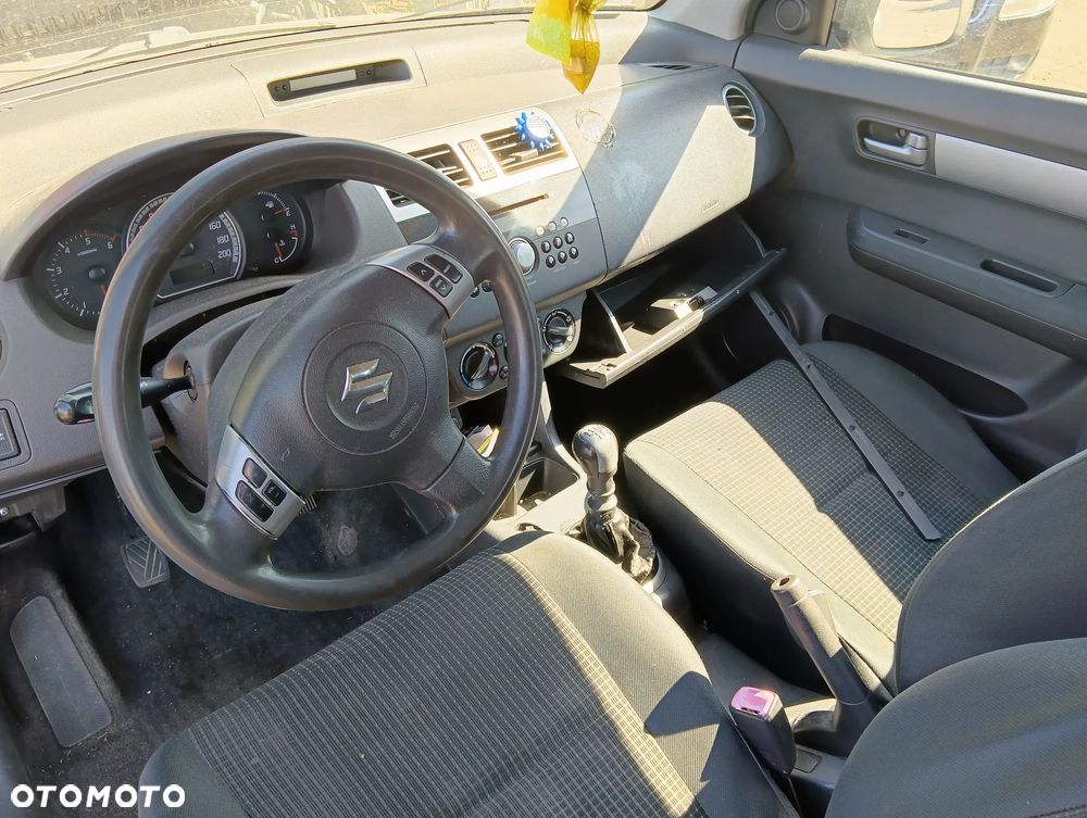 *SUZUKI SWIFT* Samochód na części - 4