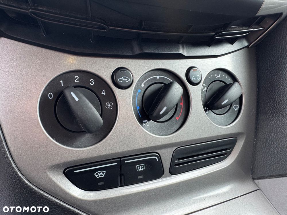 Ford Focus 1.6 Edition - 16