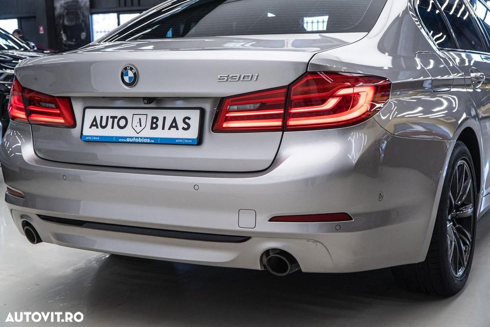 BMW Seria 5 530i Aut. Sport Line - 14
