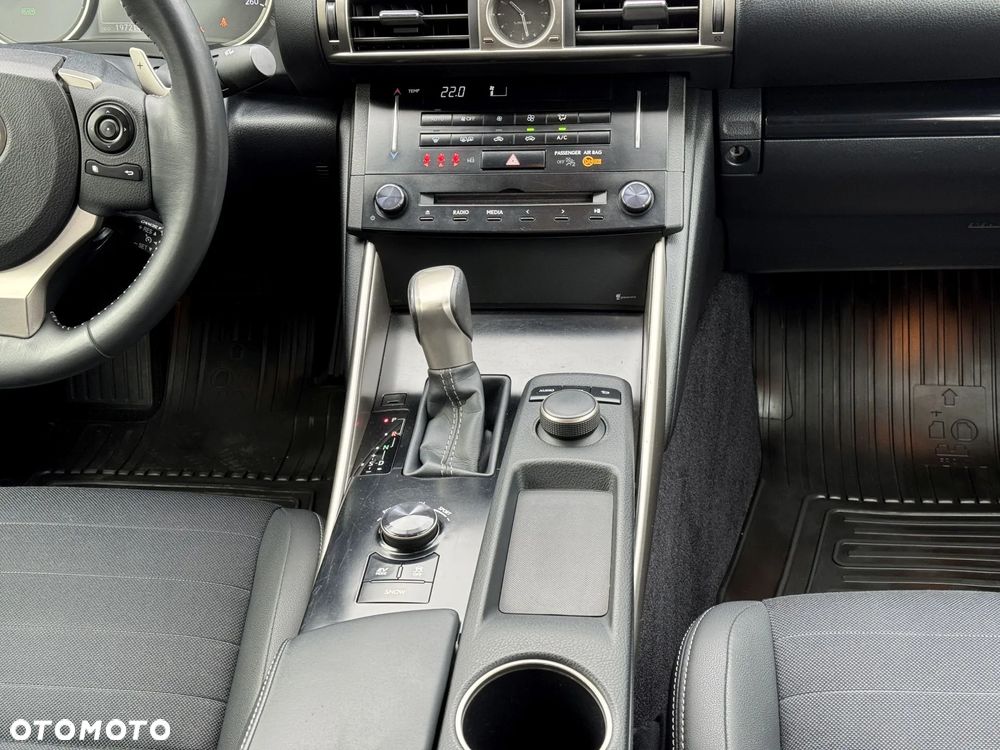 Lexus IS 300h Elite EU6 - 16