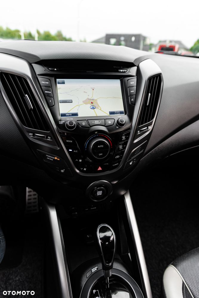 Hyundai Veloster 1.6 T-GDI Executive - 35