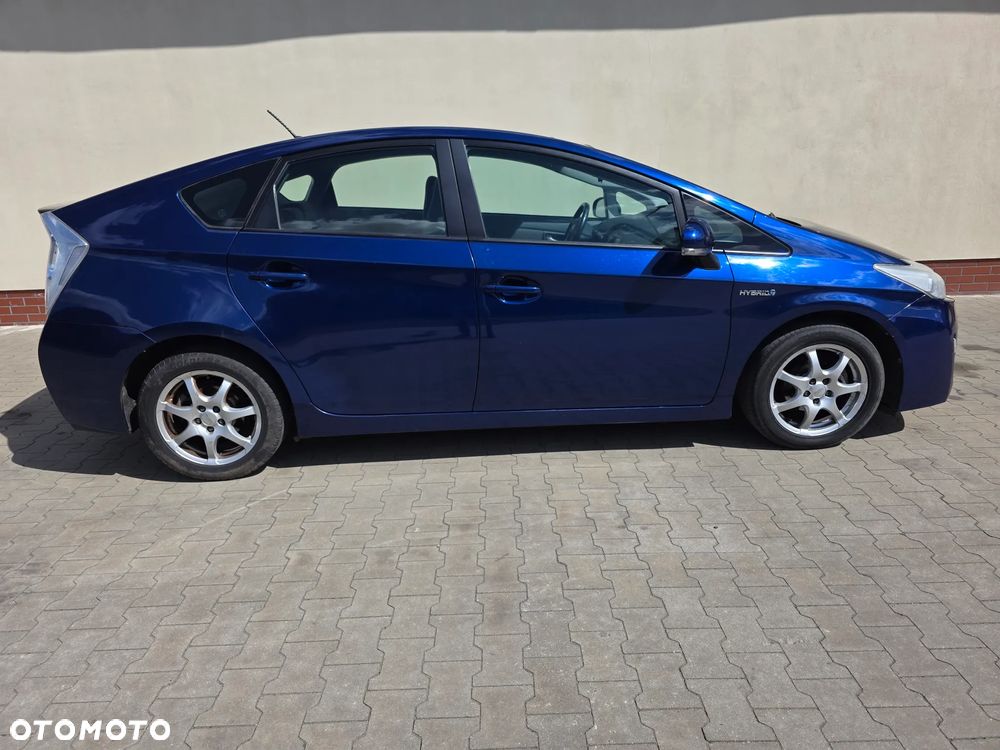 Toyota Prius (Hybrid) - 2