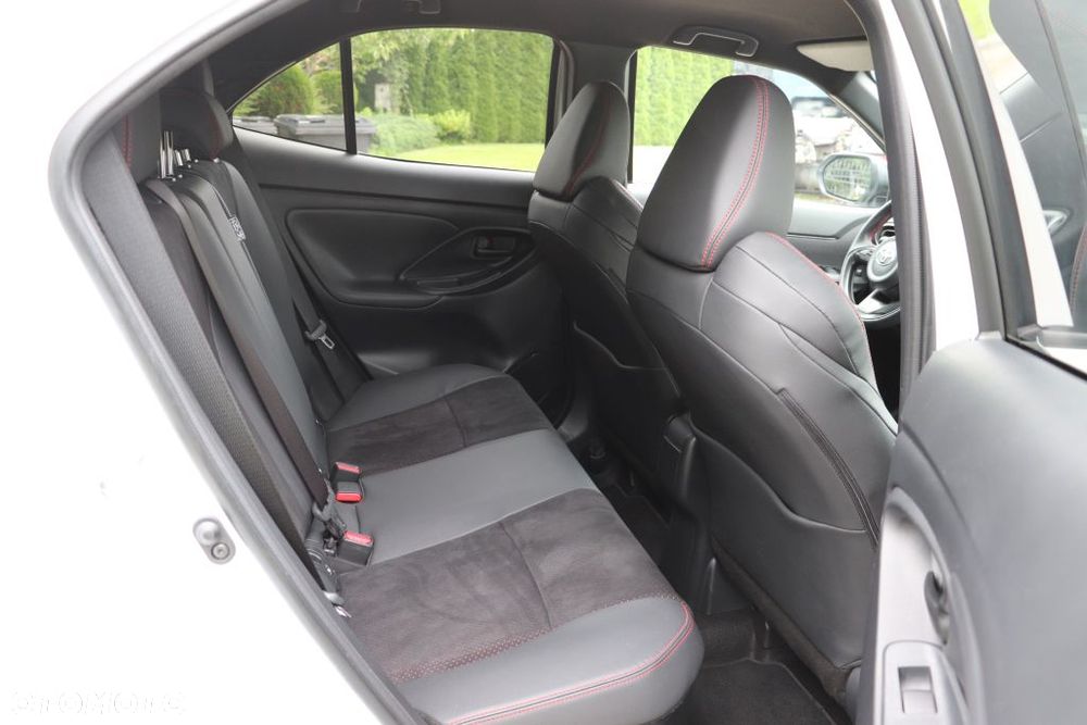 Toyota Yaris Cross 130 1.5 VVT-i GR Sport - 11