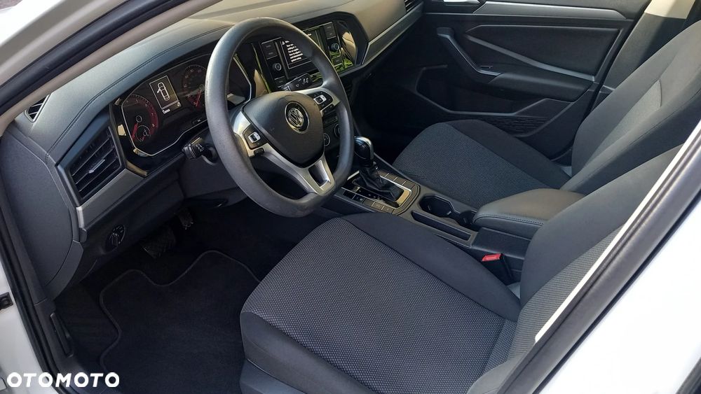 Volkswagen Jetta - 6