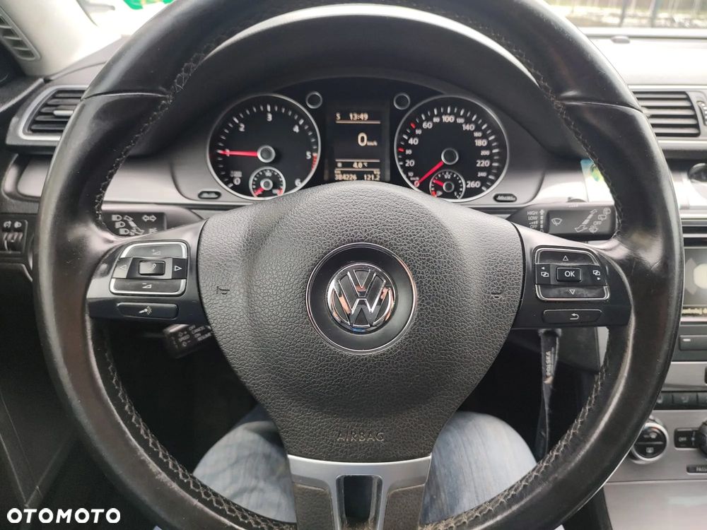 Volkswagen Passat - 11