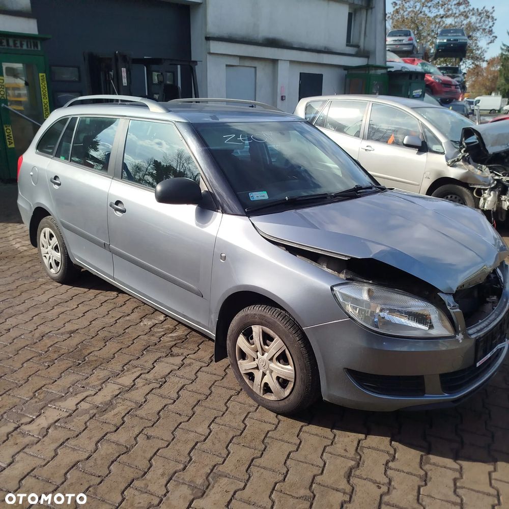 Skoda Fabia 2  na części - 2