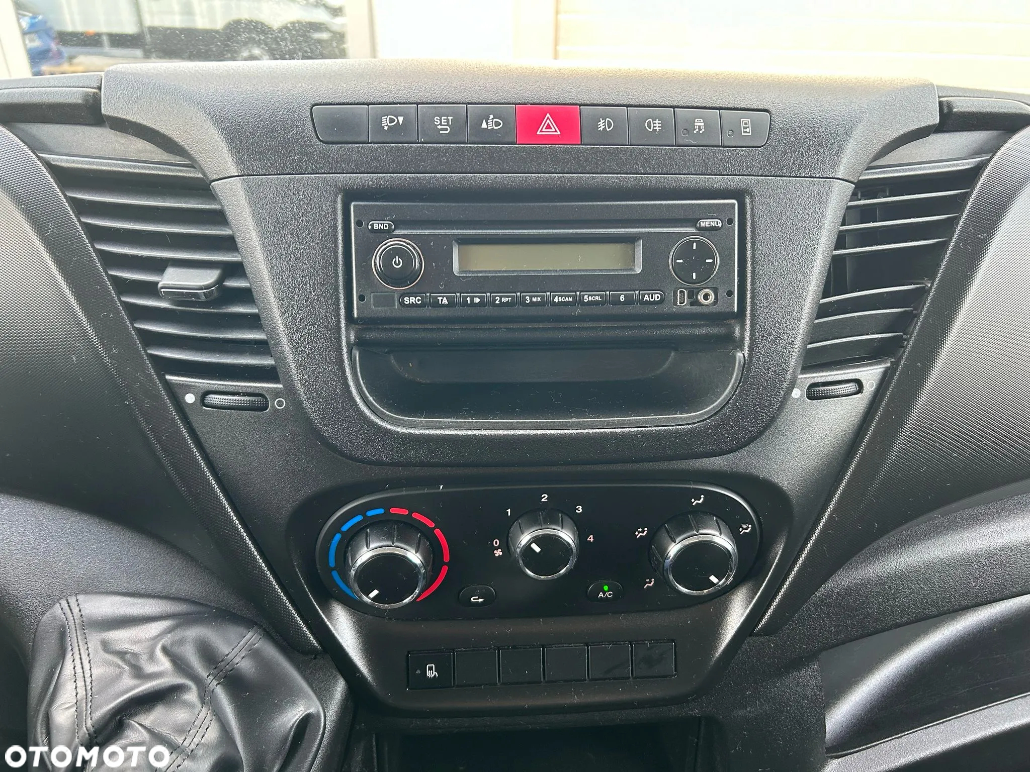 Iveco Daily 35C17 3.0 HPI Kontener 8 palet + winda 750kg + drzwi boczne **KLIMA**Serwis**Sprowadzony**Bez AdBlue** - 12