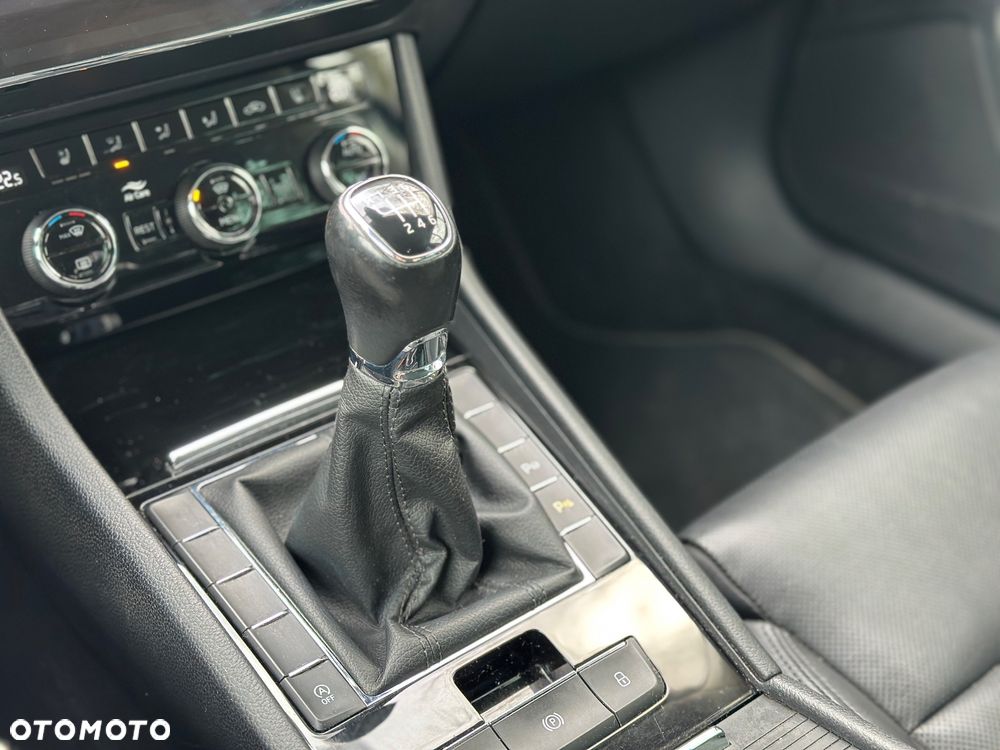 Skoda Superb 2.0 TDI Premium Edition - 21