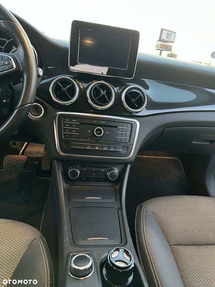 Mercedes-Benz CLA 180 7G-DCT UrbanStyle Edition - 9