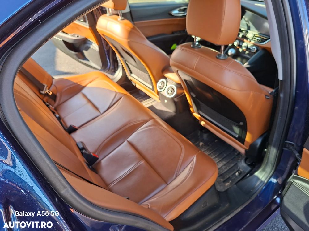 Alfa Romeo Giulia 2.2 - 12