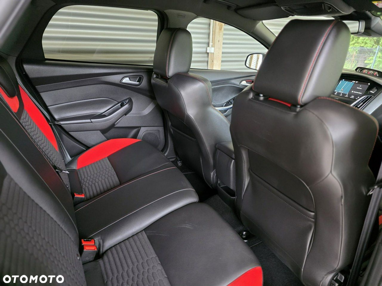Ford Focus 2.0 EcoBoost ST - 18
