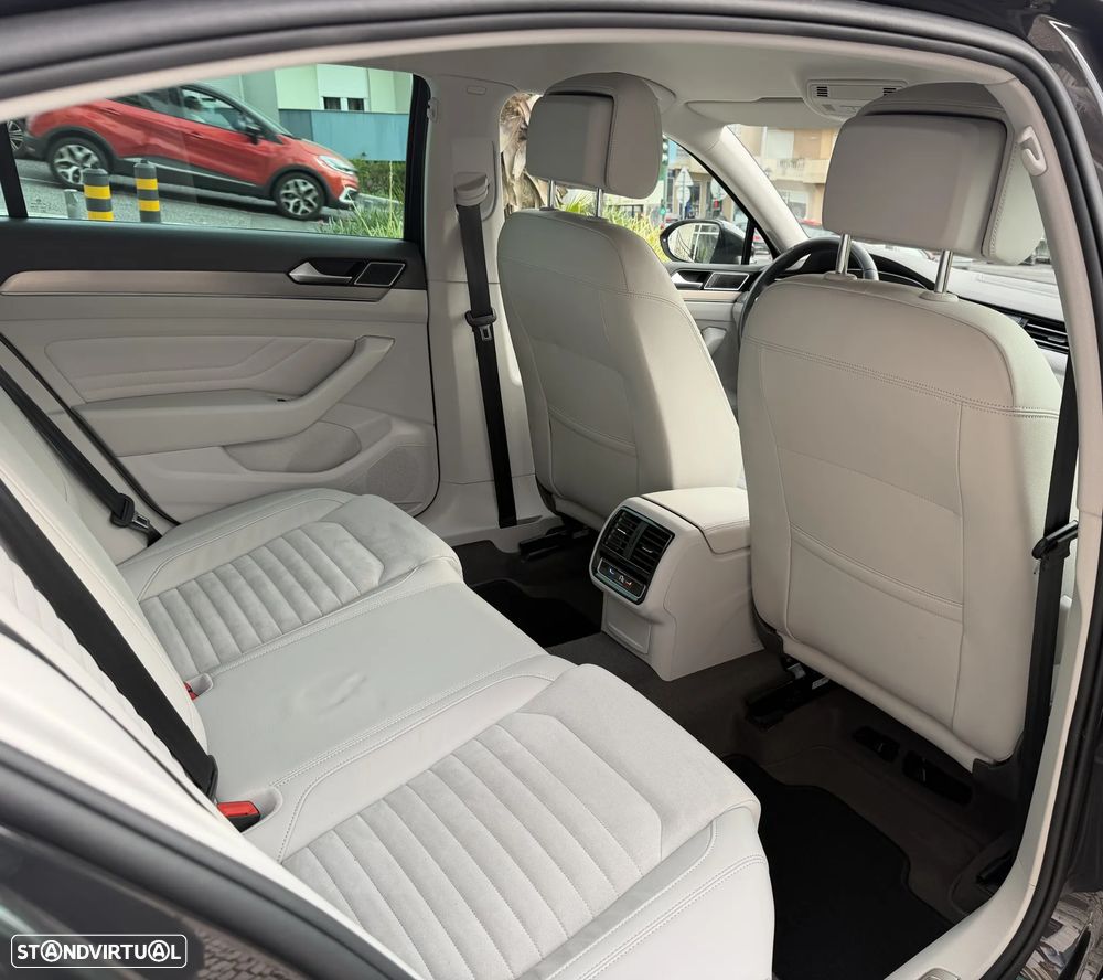 VW Passat 2.0 TDI Highline - 27