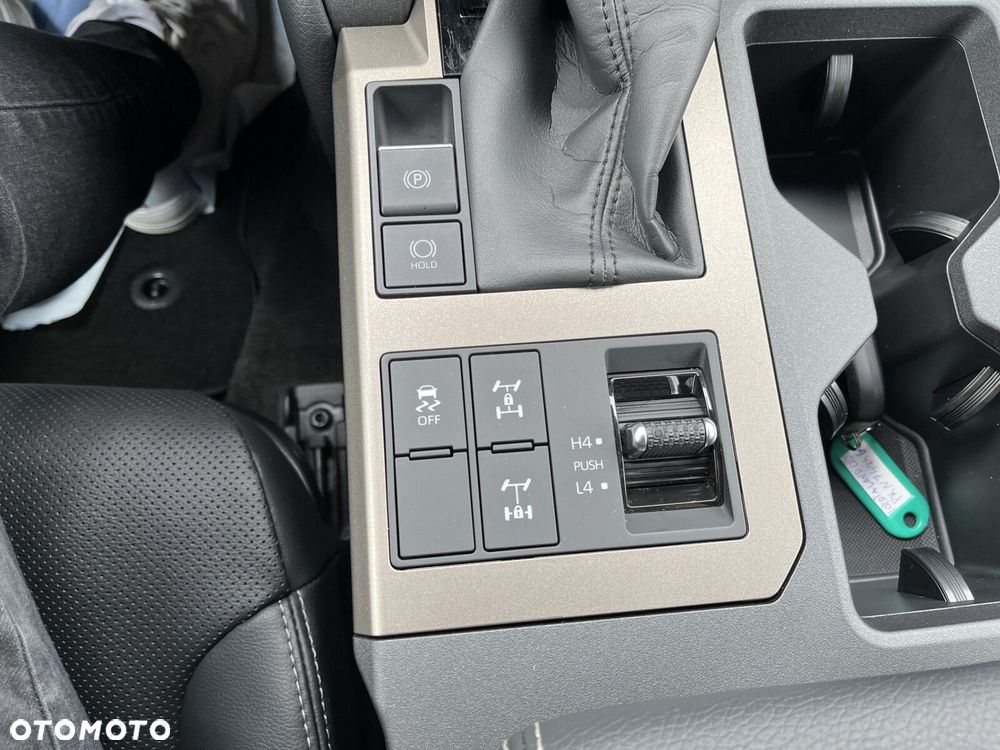 Toyota Land Cruiser - 26