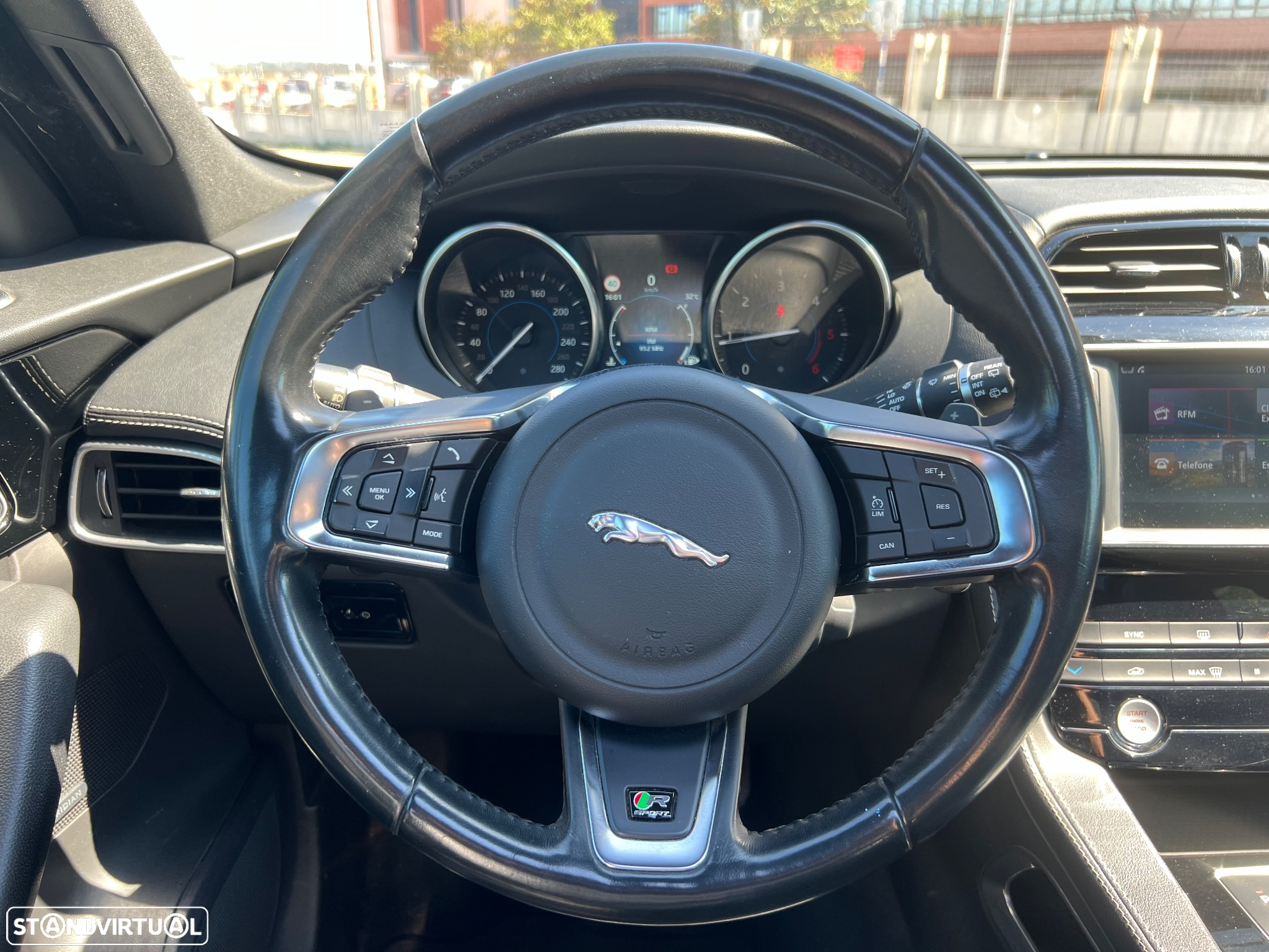 Jaguar F-Pace 2.0 i4D R-Sport Aut. - 34