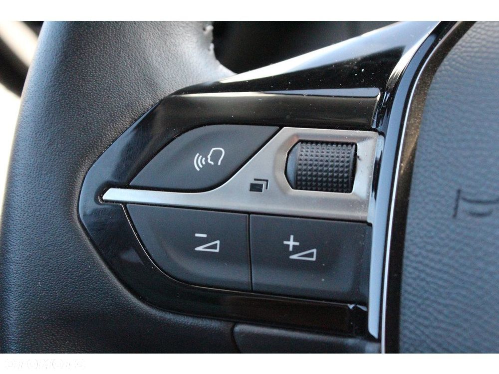 Peugeot 2008 1.5 BlueHDi Allure Pack S&S - 18