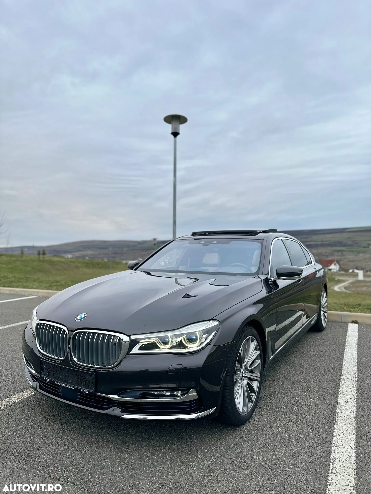 BMW Seria 7 750Li xDrive - 9