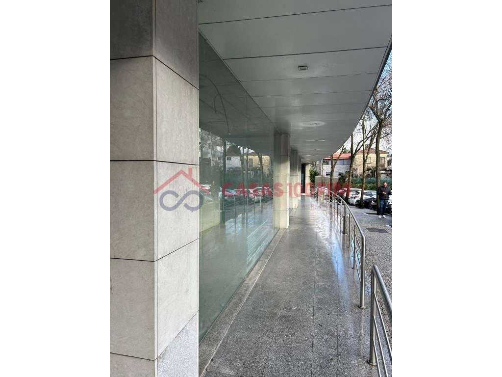 Loja para comércio no centro de Vale de Cambra - Grande imagem: 5/24