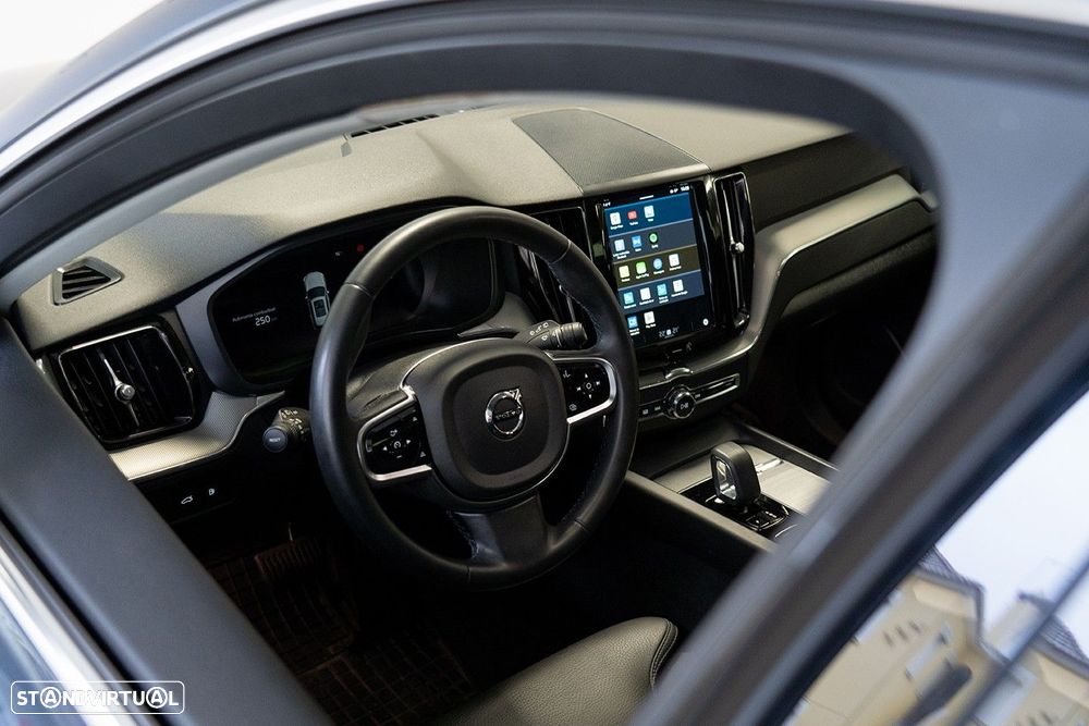 Volvo XC 60 2.0 T6 PHEV Plus Dark AWD - 22