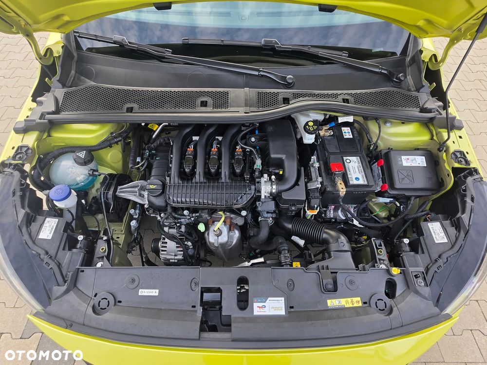 Peugeot 208 - 33