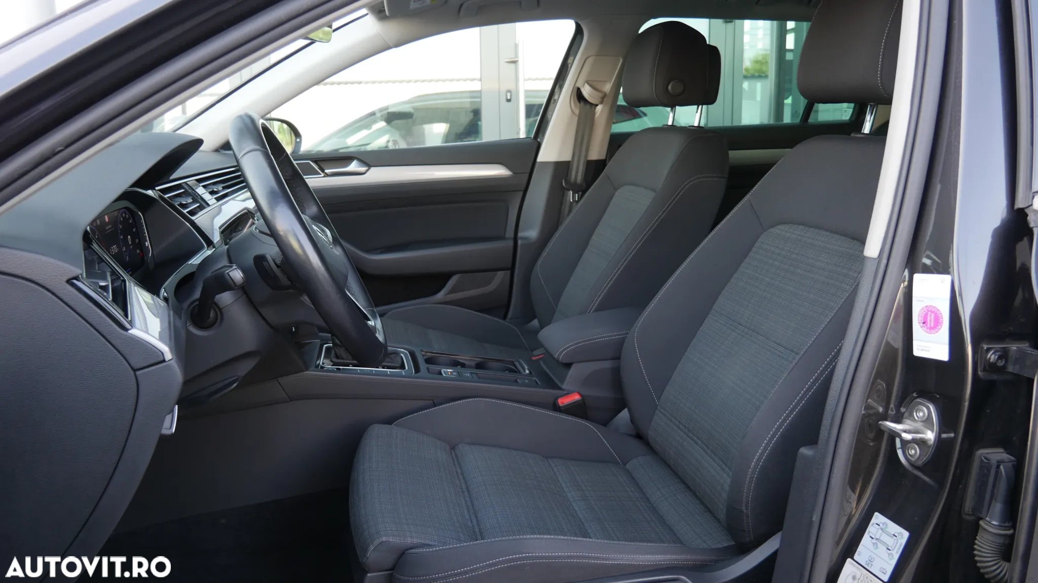 Volkswagen Passat Variant 2.0 TDI SCR DSG Business - 4
