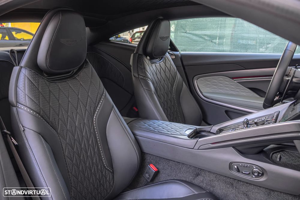 Aston Martin DB12 Coupé V8 - 36