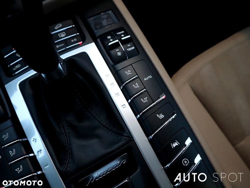 Porsche Macan Standard - 30