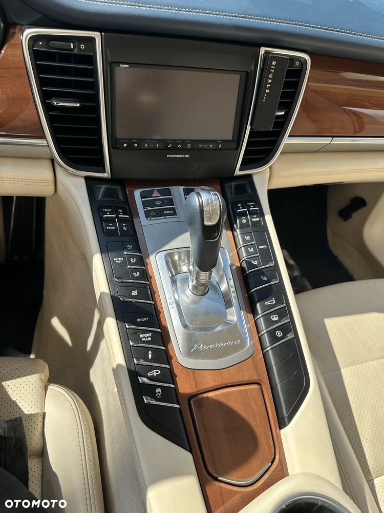 Porsche Panamera Turbo PDK - 37