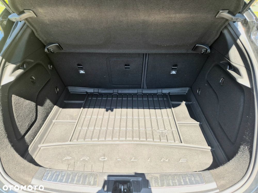 Infiniti Q30 1.5d Premium City Black - 29
