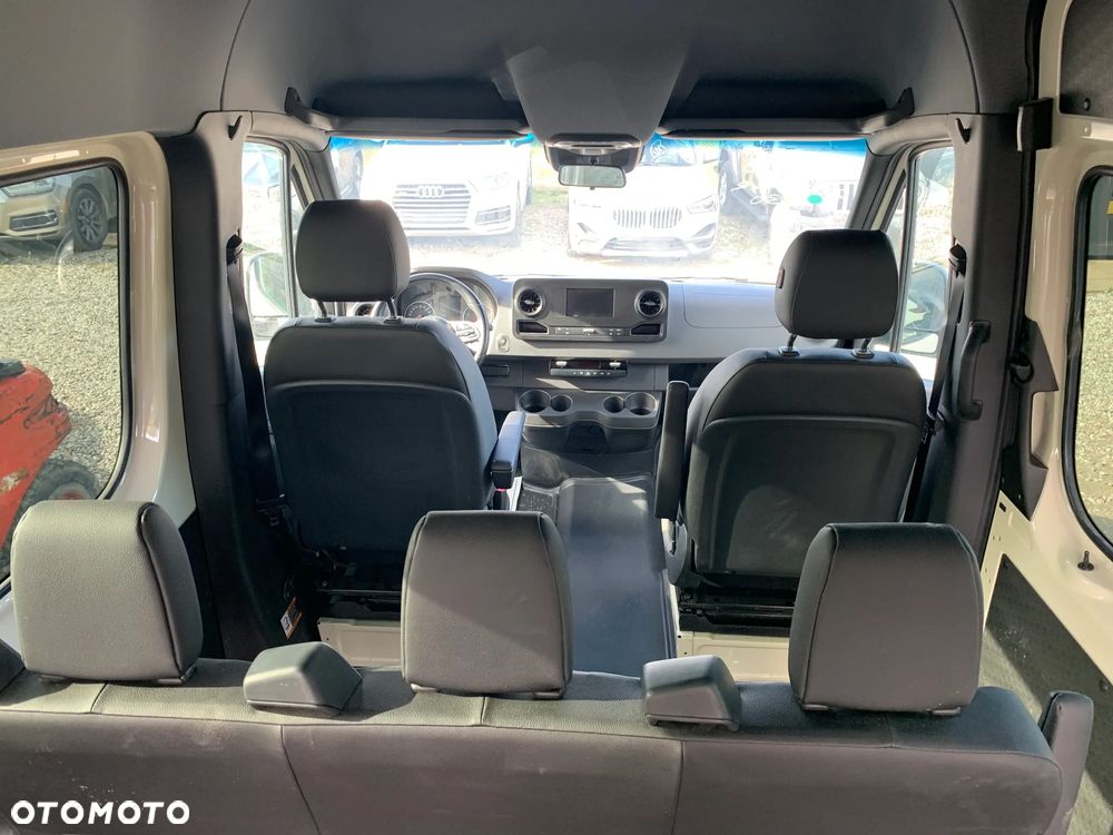 Mercedes-Benz Sprinter - 25