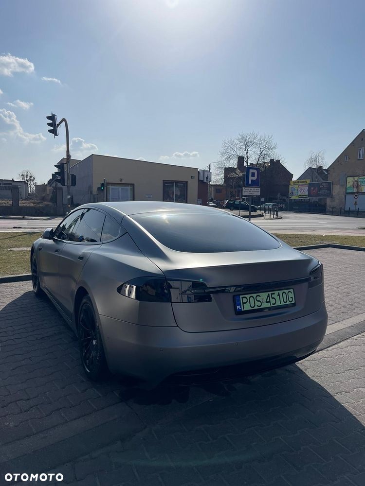 Tesla Model S - 5