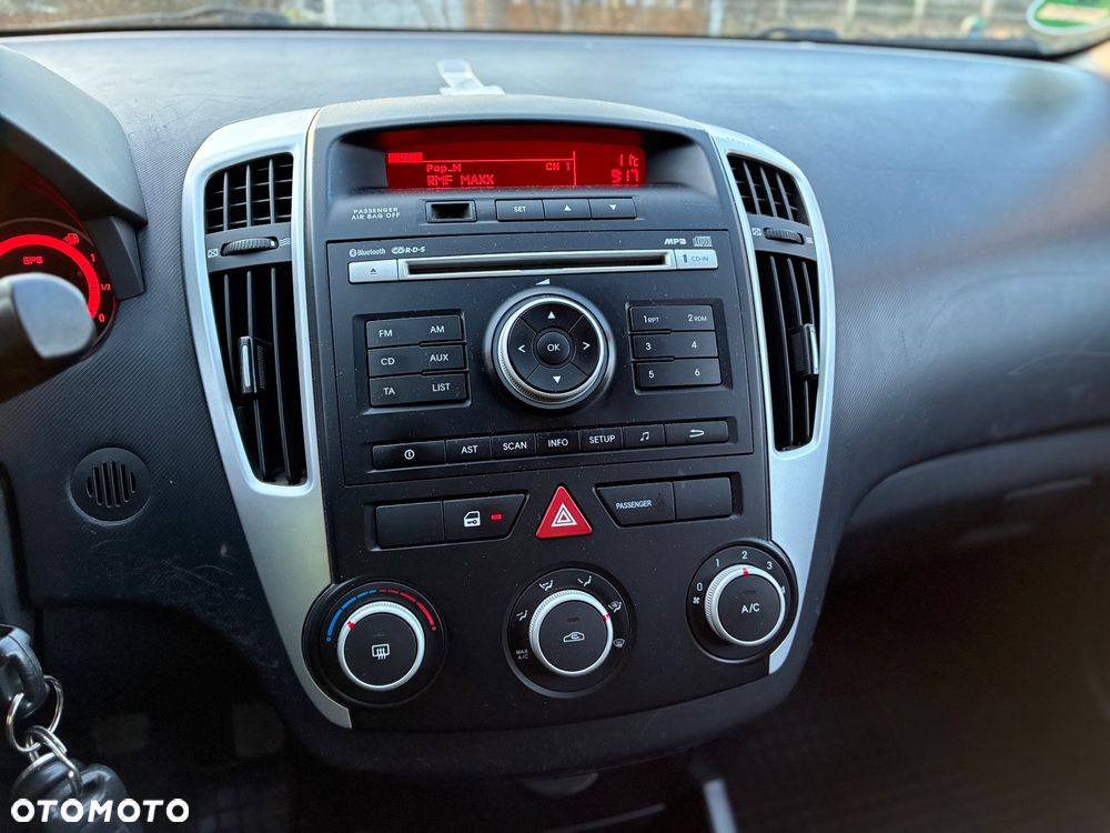 Kia Ceed 1.4 CVVT Attract - 12