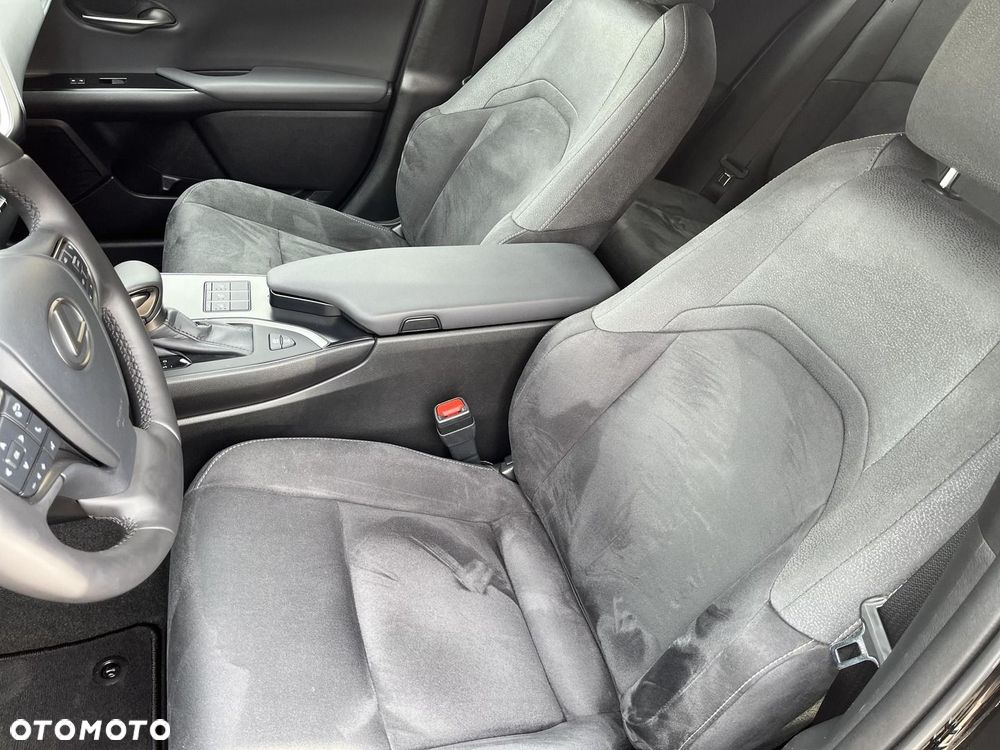 Lexus UX 250h GPF Business AWD - 15