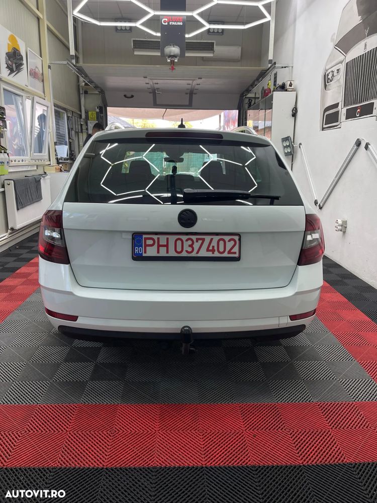 Skoda Octavia Combi Diesel 1.6 TDI DSG Style - 11