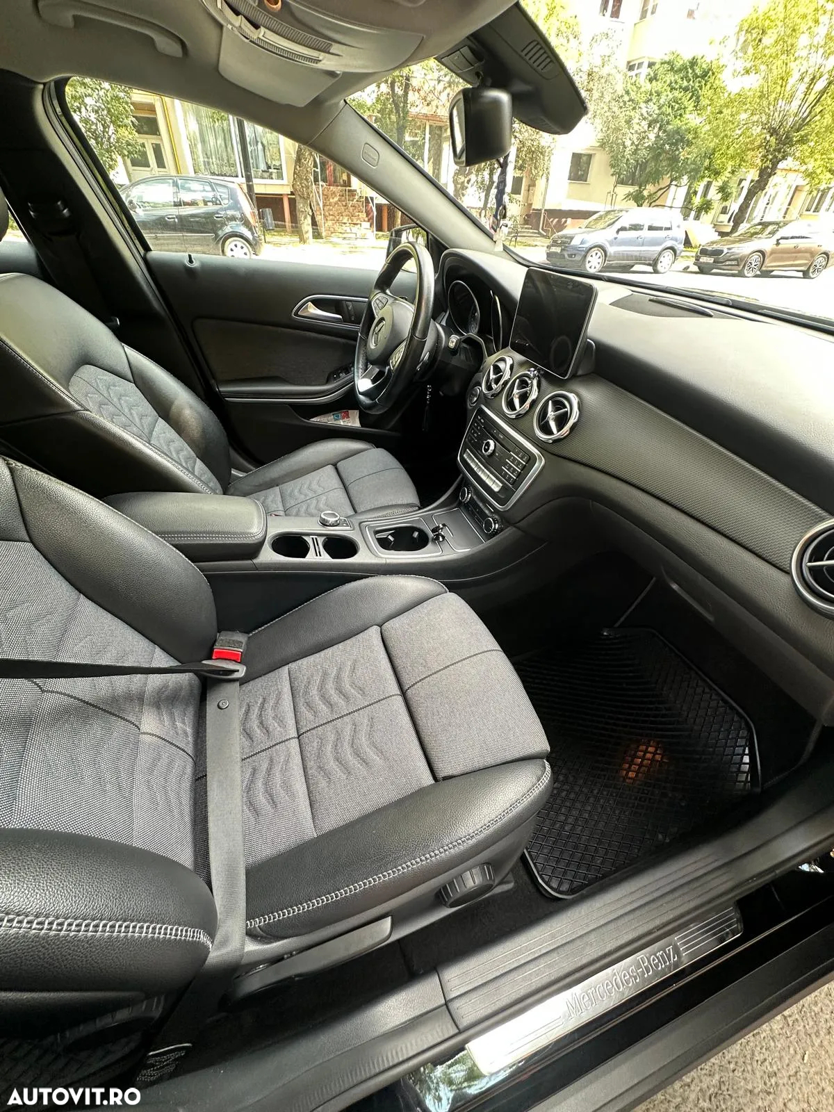 Mercedes-Benz GLA - 12
