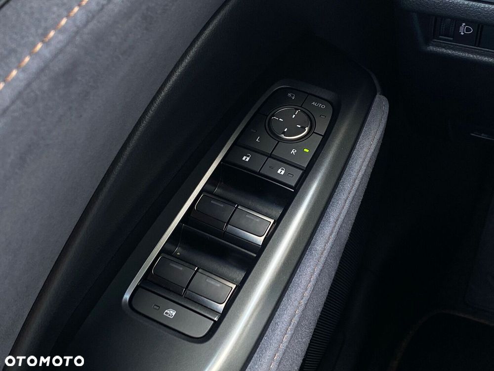 Lexus LBX 1.5 Hybrid Cool - 31