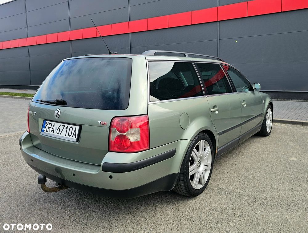 Volkswagen Passat 1.9 TDI Comfortline Family - 10