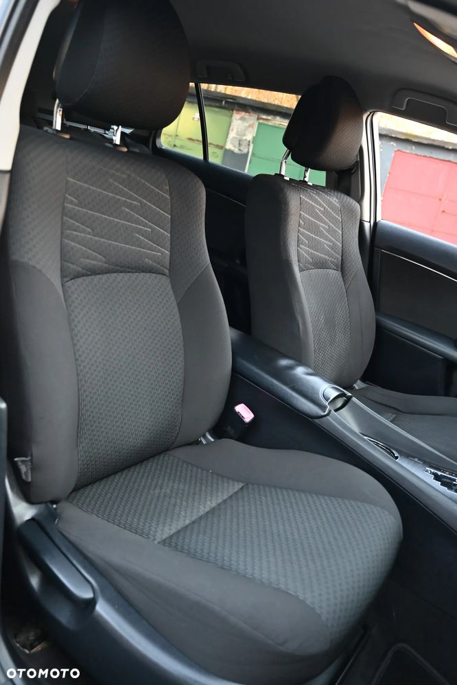 Toyota Avensis - 28