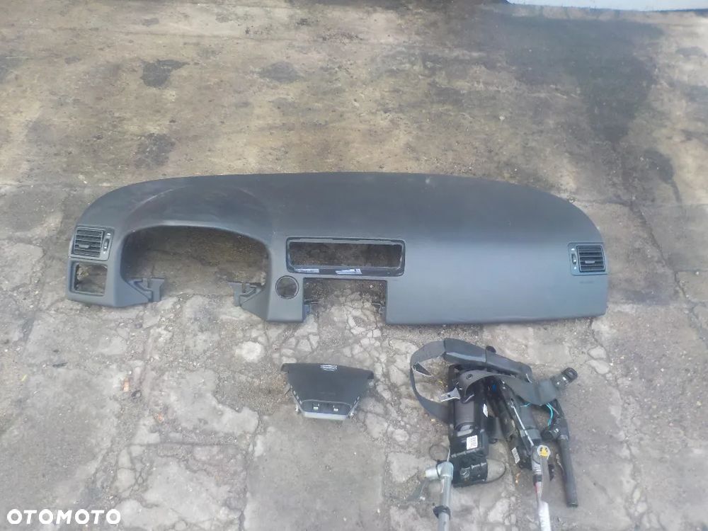 VOLVO V50 KOKPIT PODUSZKI PASY